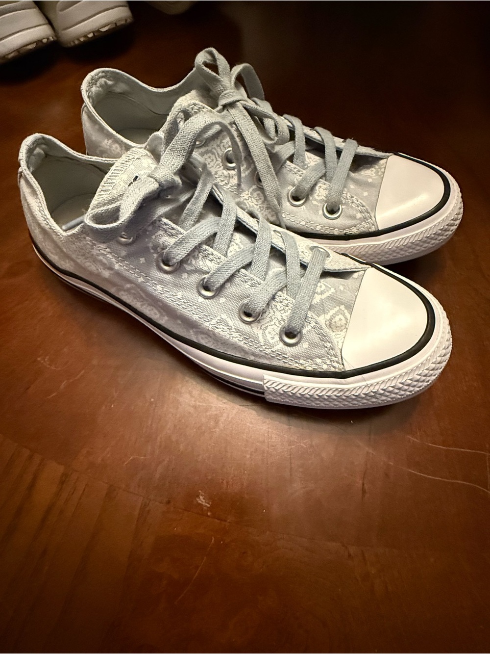 Converse Low Top Sneakers in Light Gray and White